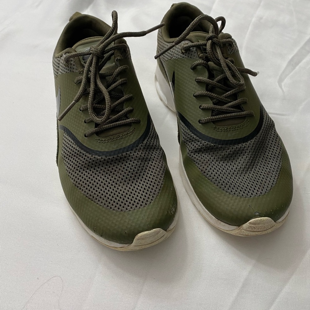 Womens Nike air max thea green 7.5 sneakers